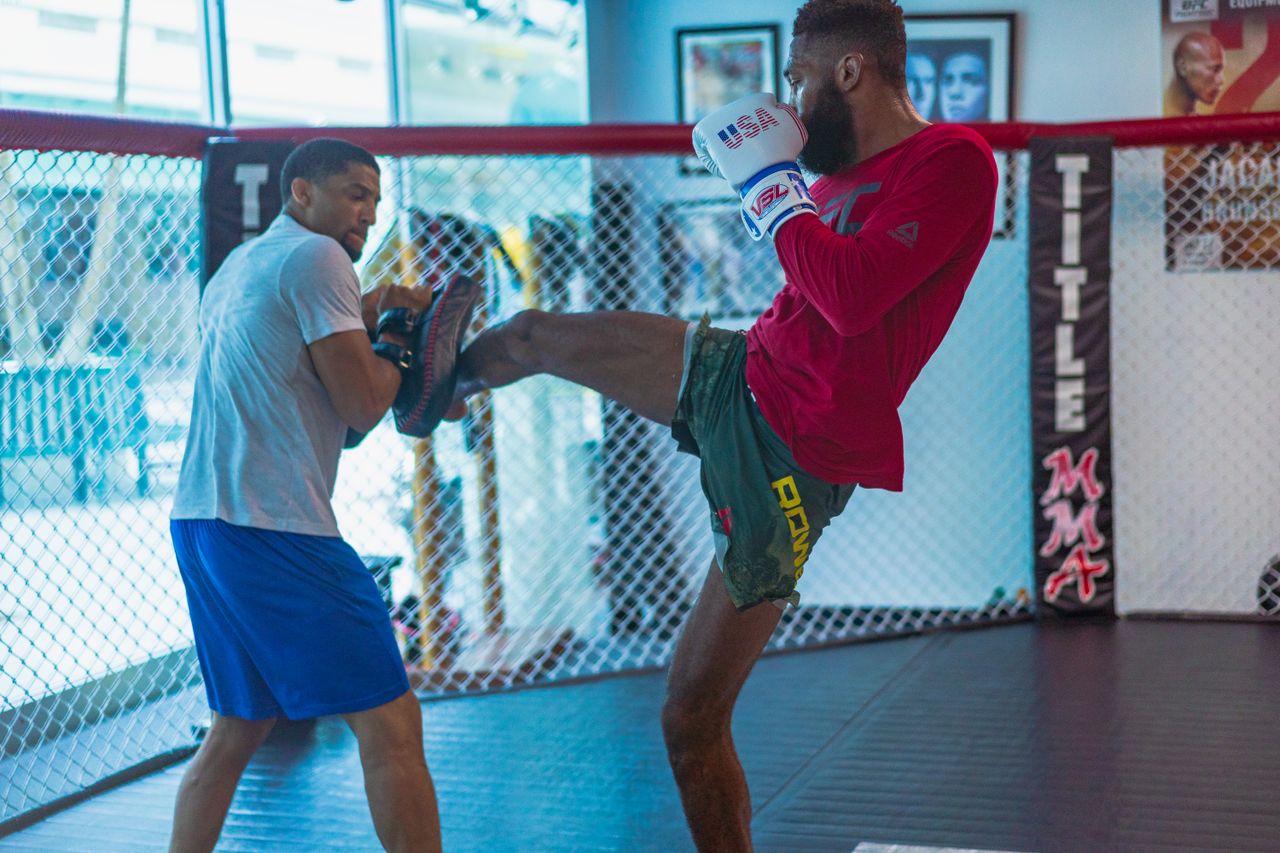 The Art of Drawing Readers In: Your attractive post title goes here Dynamic kickboxing training session featuring two athletes in action inside a gym.